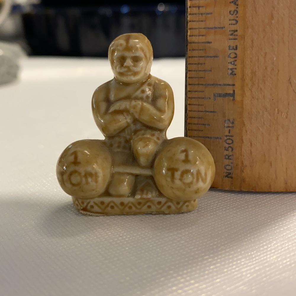 Wade of England Whimsy Miniature RingMaster StrongMan Circus FigurineCollectible - Picture 6 of 6